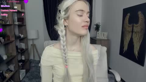 Freya online show from February 9, 7:49 pm