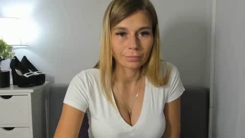 freyanaughty69 online show from July 24, 9:22 pm