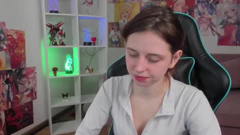 FreyaVey online show from March 1, 5:40 am