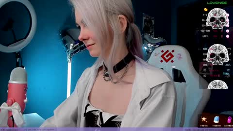 Frida A boost to fortune for the one who gives a thumbs up and a bonus lucky for those who support me by joining the fanclub online show from January 28, 2:21 am