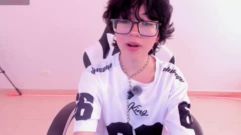 frida_lassi_ online show from February 23, 4:39 pm