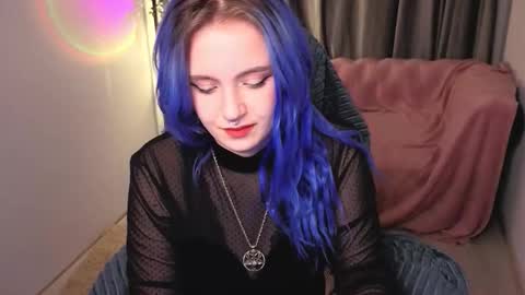 LunaBloome online show from October 11, 9:50 pm