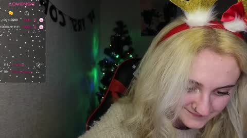 Snapshot of frosty_blueberries4 chatting on January 1, 12:32 am ANA online show from January 1, 12:32 am