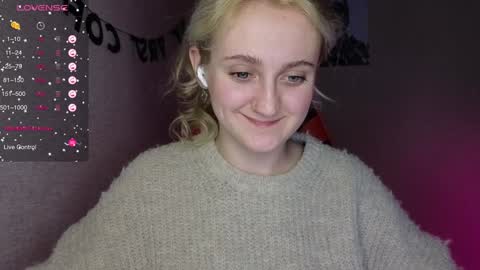 Snapshot of frosty_blueberries4 chatting on December 20, 1:43 pm ANA online show from December 20, 1:43 pm
