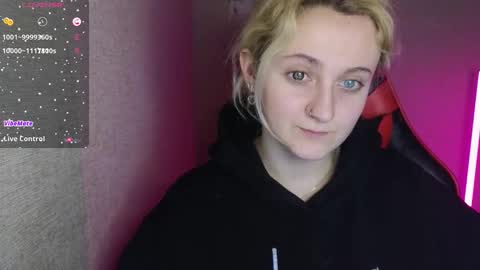 Snapshot of frosty_blueberries4 chatting on February 25, 10:48 am ANA online show from February 25, 10:48 am