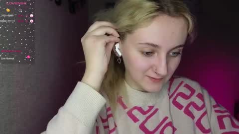 Snapshot of frosty_blueberries4 chatting on February 12, 12:12 pm ANA online show from February 12, 12:12 pm