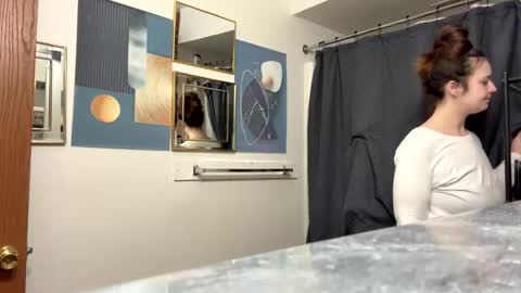 Linnys Palace online show from February 20, 5:14 pm