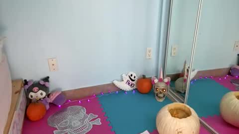 Snapshot of funwithmay chatting on October 15, 11:51 pm May online show from October 15, 11:51 pm