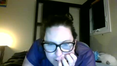 fuzzypeaches87 online show from March 7, 5:58 am