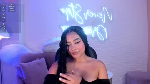 Snapshot of gabriellalee_ chatting on February 23, 6:29 pm Gabriella Lee online show from February 23, 6:29 pm