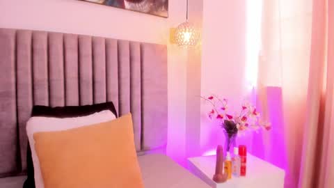 GahiaBelucci online show from April 15, 6:52 pm