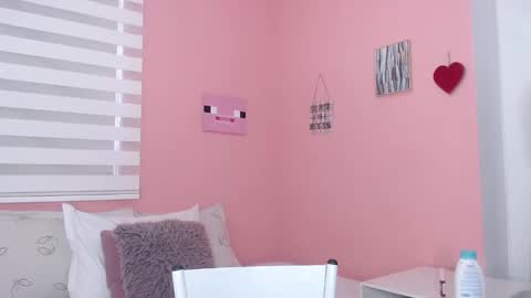 Snapshot of galayounng_ chatting on February 19, 12:44 pm Gala Y online show from February 19, 12:44 pm