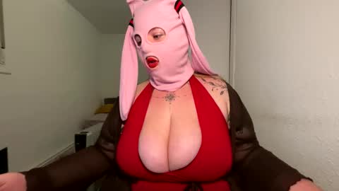 gapetrainee online show from November 17, 10:10 pm