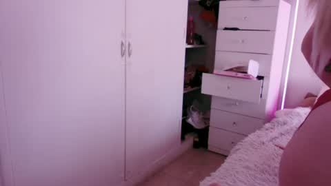 gatitahorny69 online show from June 19, 3:26 pm