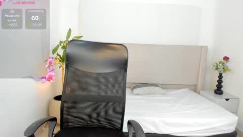 Gayle Tate online show from January 12, 11:50 am