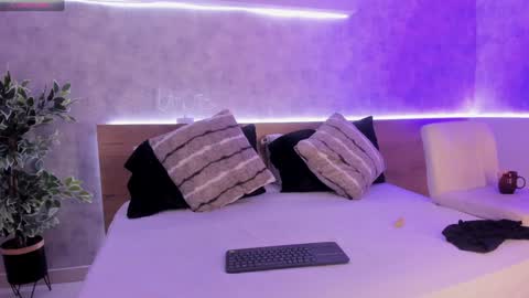 geminis muentes online show from January 13, 3:01 am