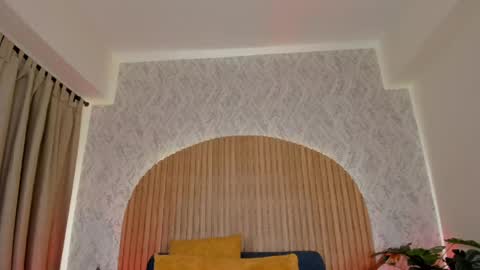 Kendal  online show from April 14, 5:29 am