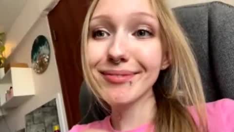 Sophie online show from July 3, 9:37 am