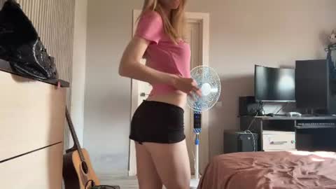 Sophie online show from July 31, 4:35 am