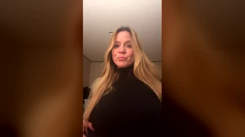 get2thepoin695 online show from December 3, 1:08 am