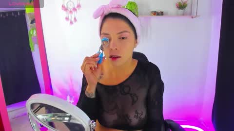 giaaaa   online show from December 3, 11:07 pm