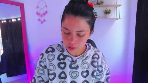 giaaaa   online show from March 18, 12:43 pm