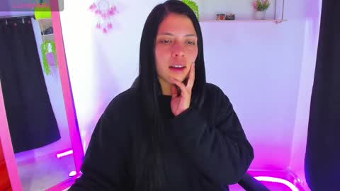 giaaaa   online show from January 6, 11:52 pm