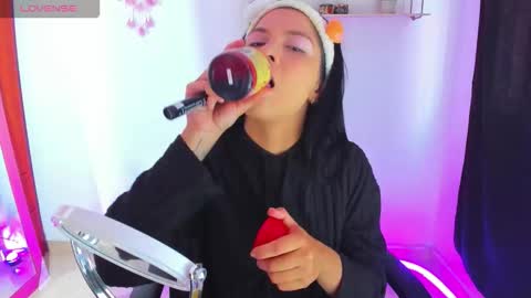 giaaaa   online show from January 9, 9:41 pm