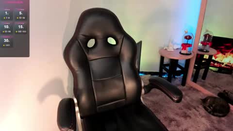 Gia  online show from December 6, 6:06 pm