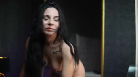  Gia  online show from November 30, 9:30 pm