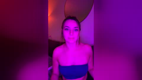 gigilovesyou1997 online show from June 19, 12:15 am