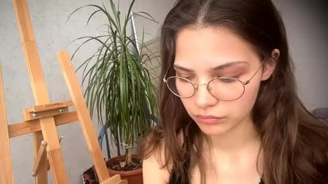 Mia online show from April 3, 1:31 pm