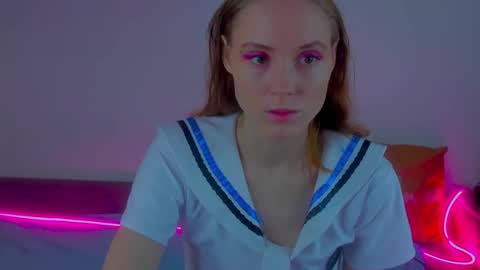 Snapshot of gina_lovelyy chatting on September 17, 2:31 am Gina online show from September 17, 2:31 am