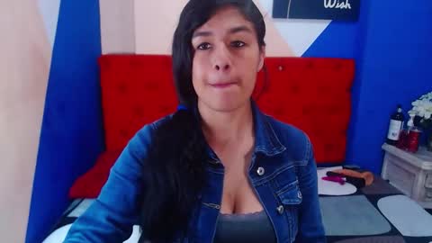 Snapshot of ginasailor chatting on March 6, 3:35 am ginasailor online show from March 6, 3:35 am