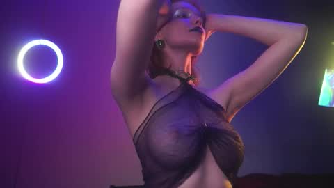 Snapshot of ginger_hugs chatting on September 24, 10:20 pm im expecting 350 thumbs up on my altar online show from September 24, 10:20 pm