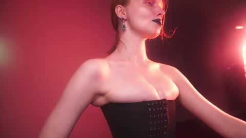 Snapshot of ginger_hugs chatting on September 18, 10:30 pm im expecting 350 thumbs up on my altar online show from September 18, 10:30 pm