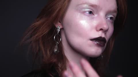 Snapshot of ginger_hugs chatting on January 7, 10:08 pm im expecting 350 thumbs up on my altar online show from January 7, 10:08 pm