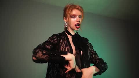 Snapshot of ginger_hugs chatting on January 4, 10:13 pm im expecting 350 thumbs up on my altar online show from January 4, 10:13 pm