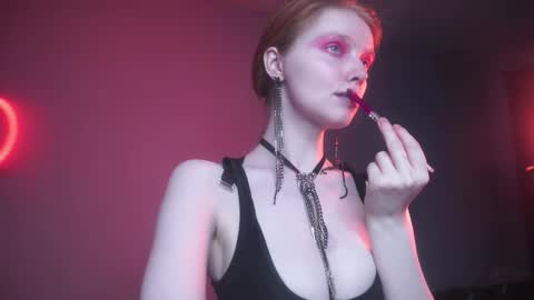 Snapshot of ginger_hugs chatting on September 17, 10:19 pm im expecting 350 thumbs up on my altar online show from September 17, 10:19 pm