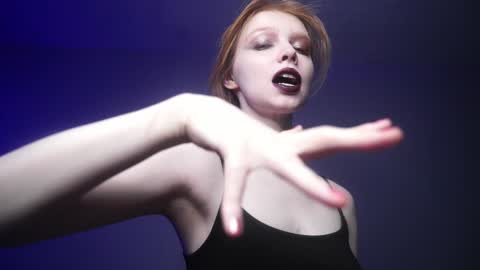 Snapshot of ginger_hugs chatting on February 4, 10:13 pm im expecting 350 thumbs up on my altar online show from February 4, 10:13 pm