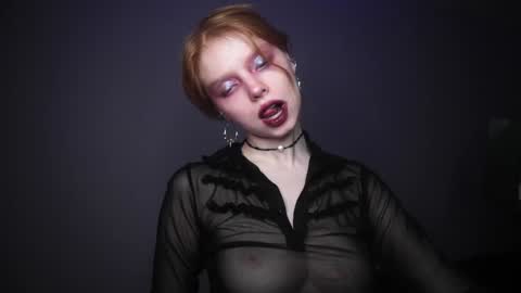 Snapshot of ginger_hugs chatting on February 3, 10:11 pm im expecting 350 thumbs up on my altar online show from February 3, 10:11 pm