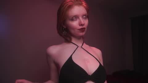 Snapshot of ginger_hugs chatting on September 25, 10:29 pm im expecting 350 thumbs up on my altar online show from September 25, 10:29 pm