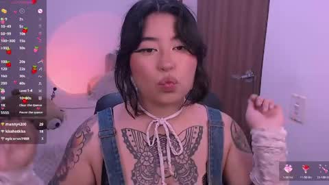 ginmeowuwu online show from May 22, 6:39 pm