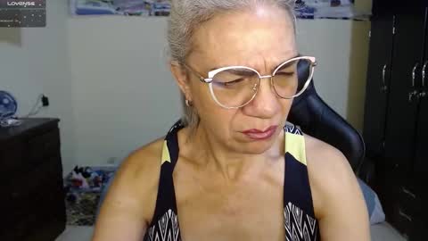 Snapshot of giorgia_xue53 chatting on February 12, 11:20 pm Mary online show from February 12, 11:20 pm