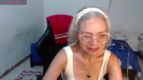 Snapshot of giorgia_xue53 chatting on December 8, 7:05 am Mary online show from December 8, 7:05 am
