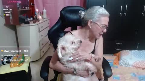 Snapshot of giorgia_xue53 chatting on October 2, 1:32 am Mary online show from October 2, 1:32 am