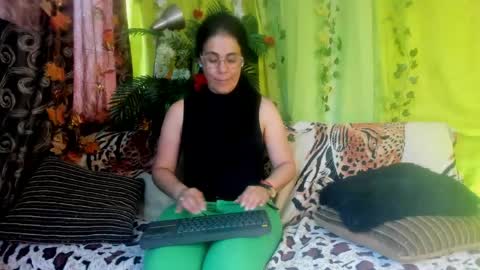 Girasol Walton online show from June 4, 3:38 pm