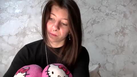 girl_cute007 online show from April 8, 9:39 pm