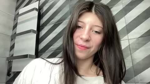 girl_cute007 online show from July 17, 10:02 pm