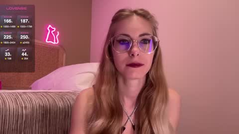 Snapshot of girl_i_am chatting on January 11, 6:12 pm Nikki online show from January 11, 6:12 pm